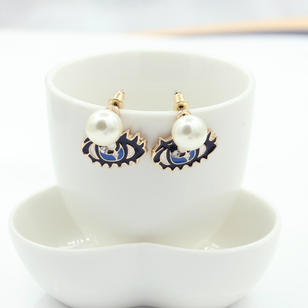 Hanging Pearl Eye Charm Earrings